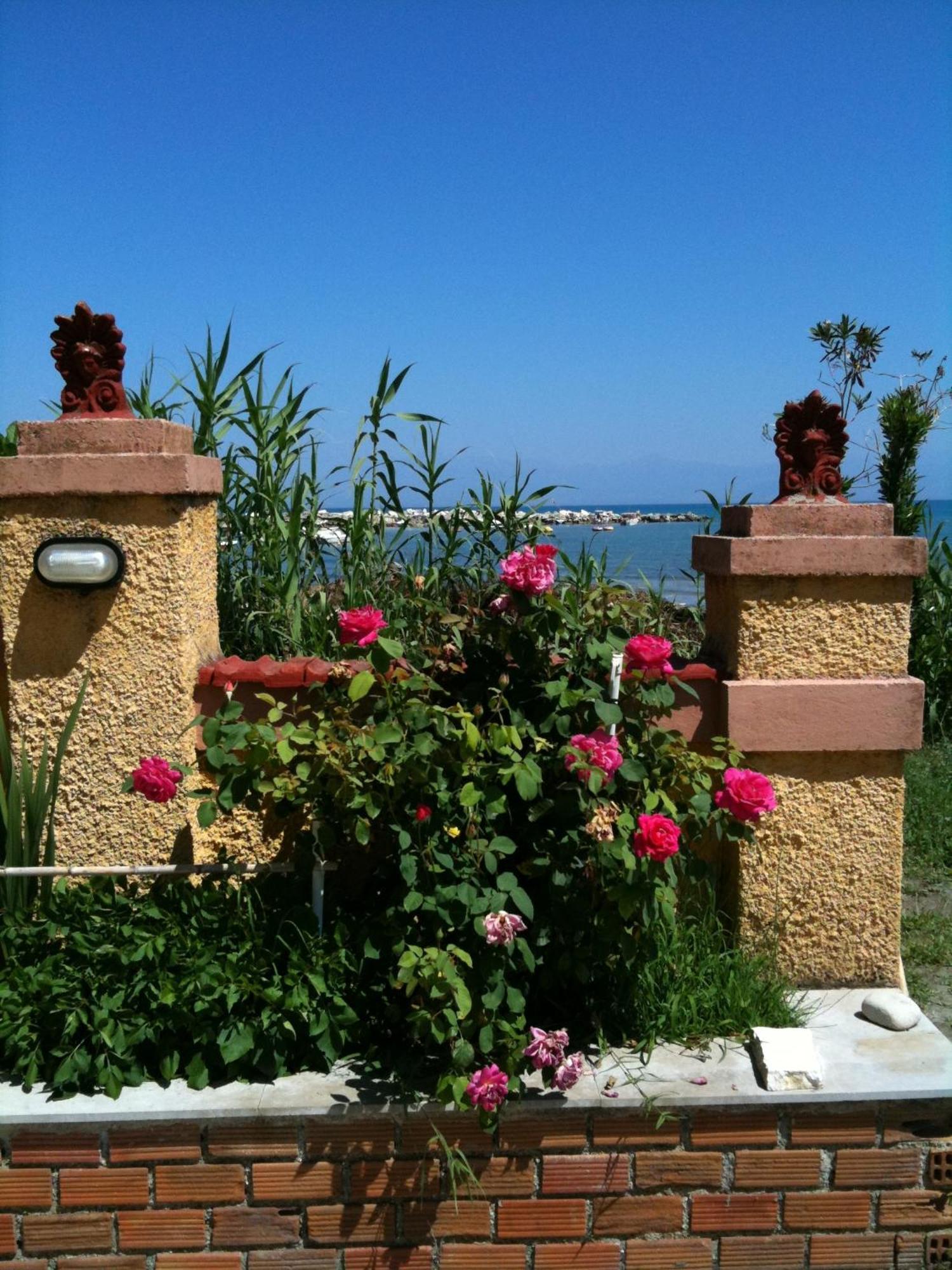 Makris Apartments Roda  Exterior foto
